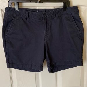 Eddie Bauer shorts Slightly curvy legend wash size 8 navy blue cotton.